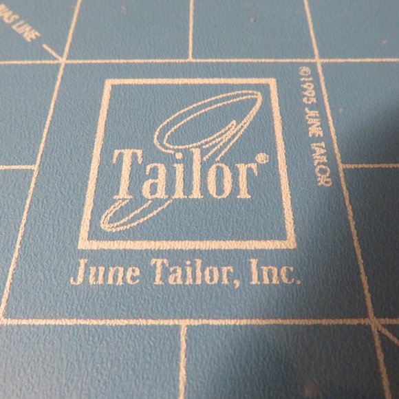 Quilter's Cut 'n Press I from June Tailor - New - Picture 5 of 5